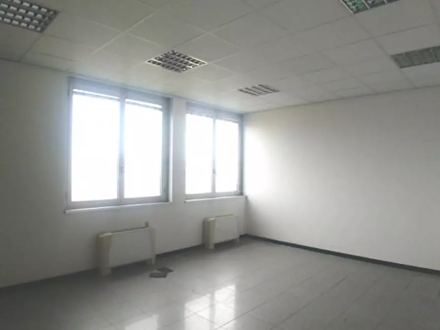 Immagine 22 di Ufficio in affitto  in VIA PODGORA a Vimercate