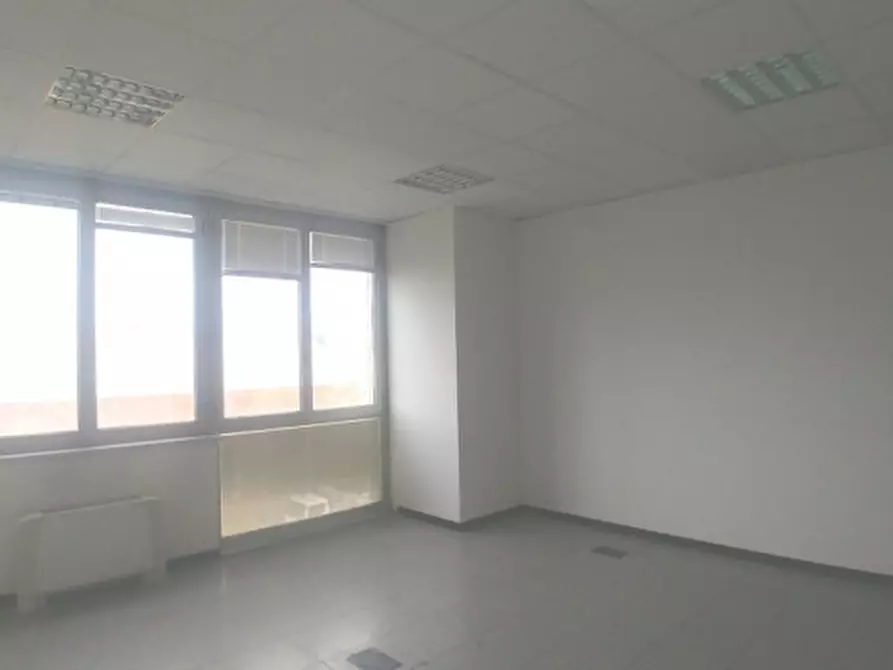 Immagine 24 di Ufficio in affitto  in VIA PODGORA a Vimercate