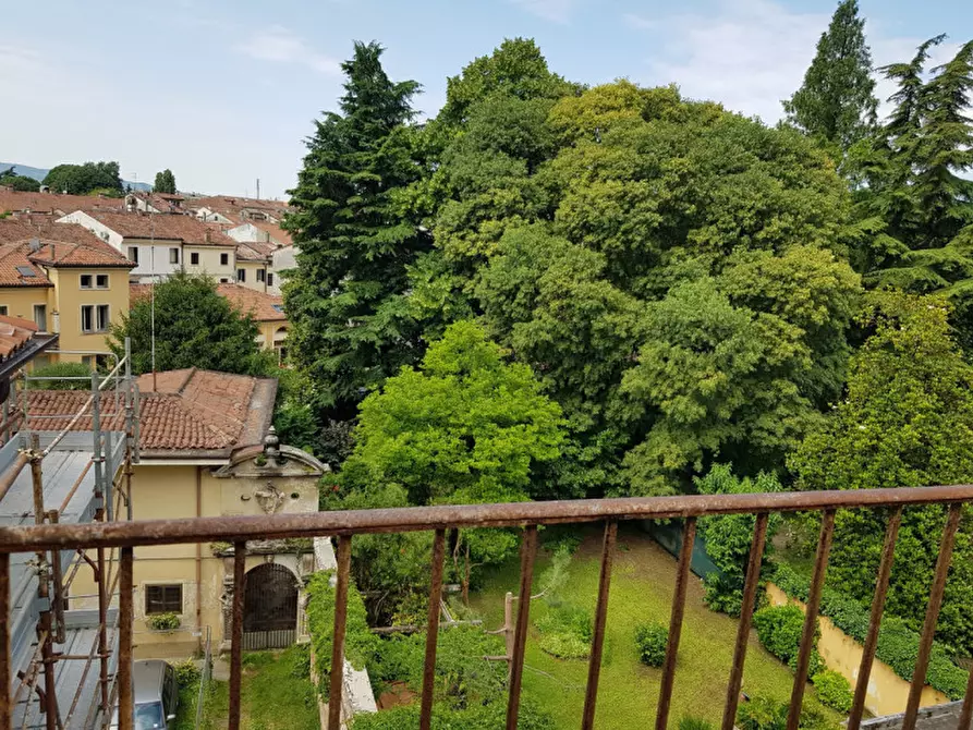 Immagine 13 di Appartamento in vendita  in Corso Fogazzaro 36100 vicenza a Vicenza