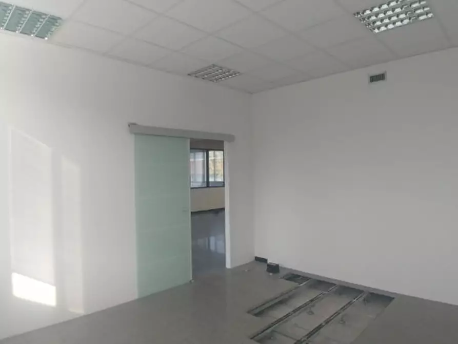 Immagine 21 di Ufficio in affitto  in VIA PODGORA a Vimercate