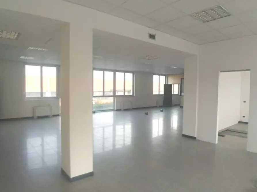 Immagine 23 di Ufficio in affitto  in VIA PODGORA a Vimercate