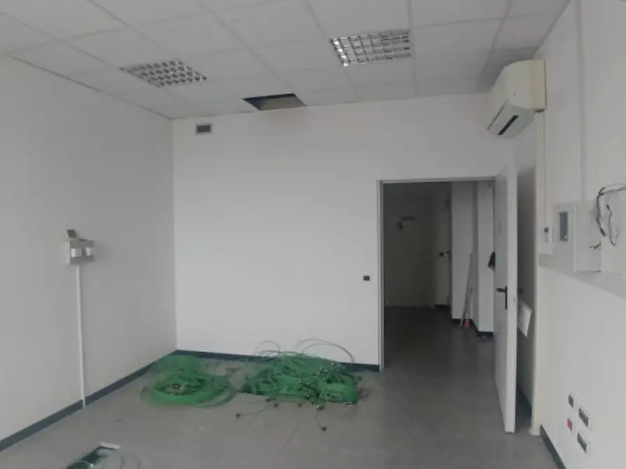 Immagine 21 di Ufficio in affitto  in VIA PODGORA a Vimercate