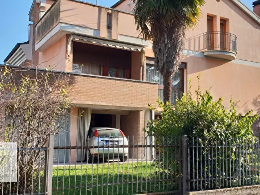 Immagine 1 di Casa bifamiliare in vendita  in via ca' mori a Este