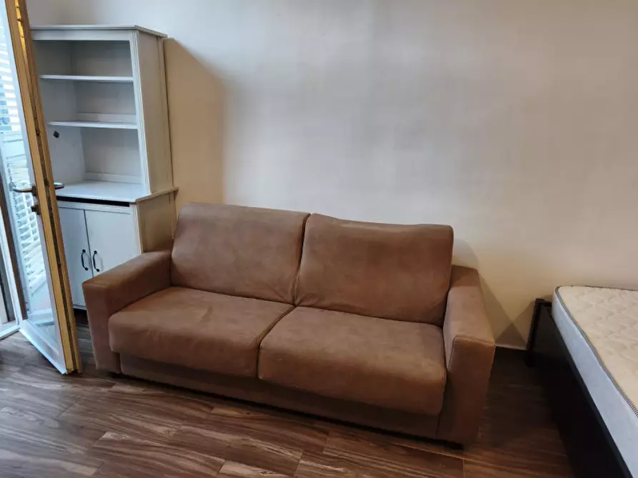 Immagine 4 di Appartamento in affitto  in Via Trinchera a Napoli