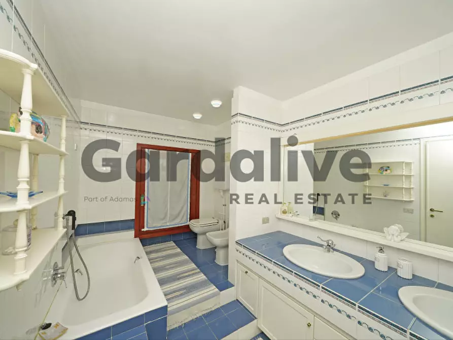 Immagine 5 di Casa indipendente in vendita  a Manerba Del Garda