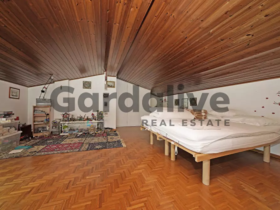 Immagine 25 di Casa indipendente in vendita  a Manerba Del Garda