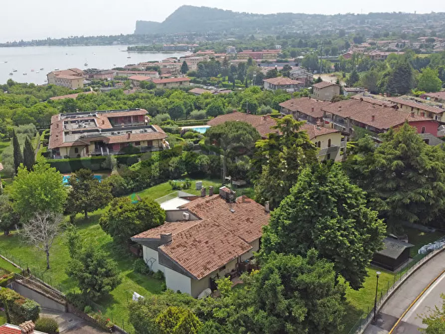 Immagine 39 di Casa indipendente in vendita  a Manerba Del Garda