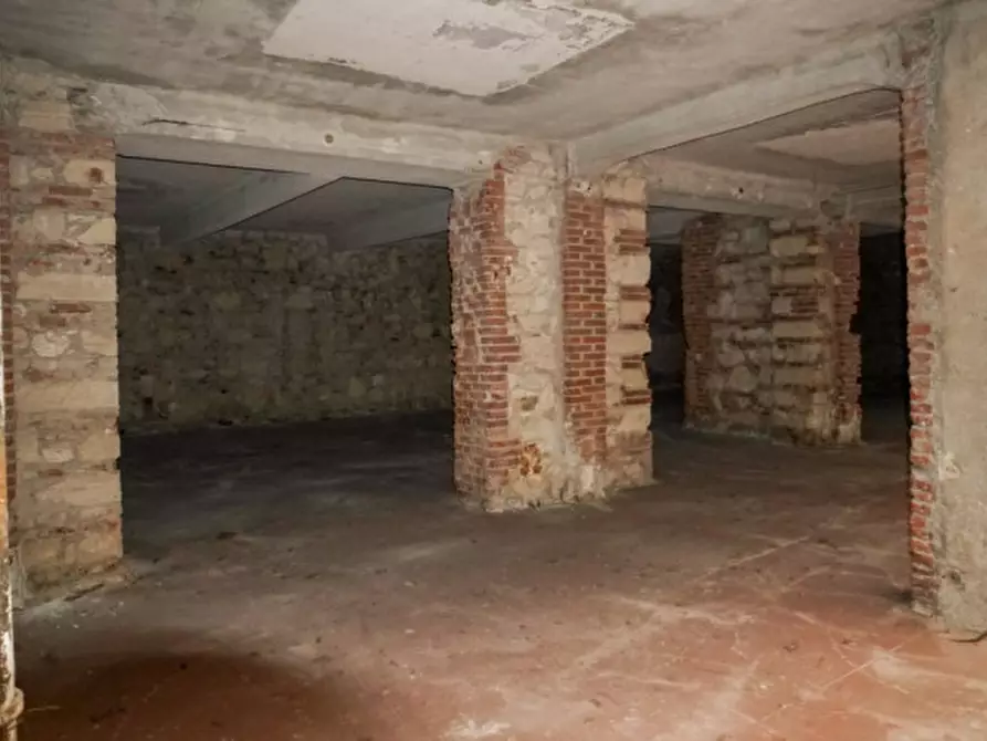 Immagine 10 di Magazzino in vendita  in zona Università a Verona