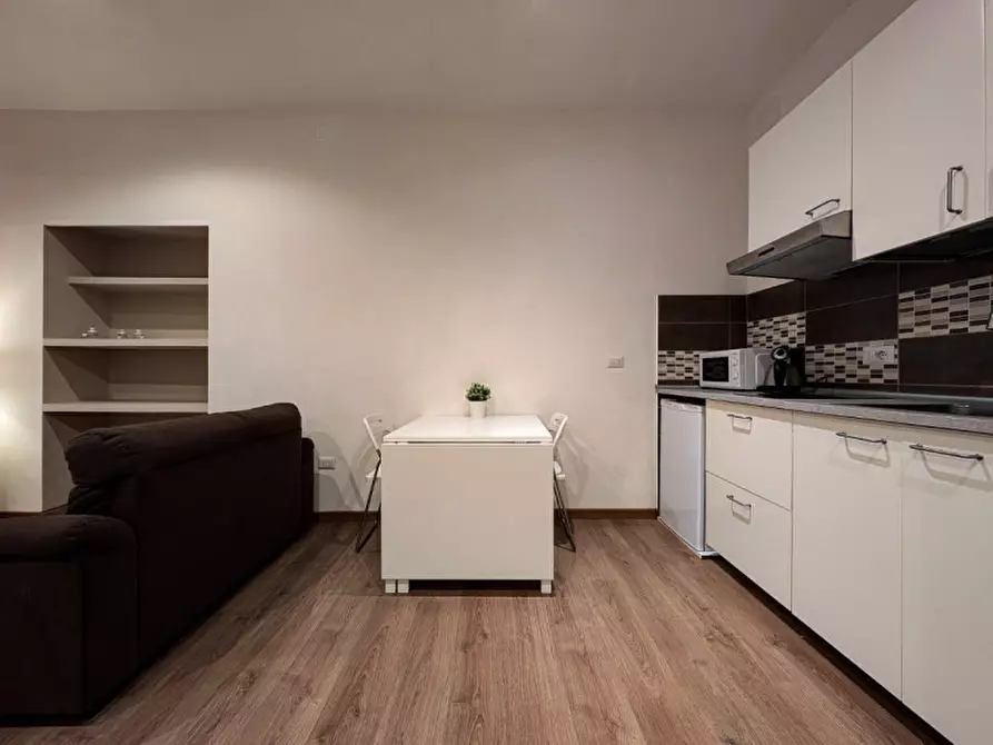 Immagine 2 di Appartamento in affitto  in Via Toledo a Napoli