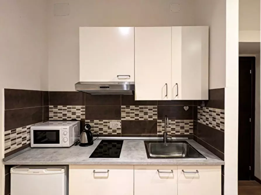 Immagine 6 di Appartamento in affitto  in Via Toledo a Napoli