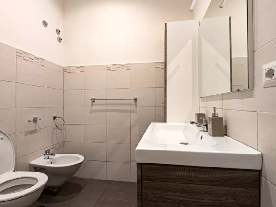 Immagine 9 di Appartamento in affitto  in Via Toledo a Napoli