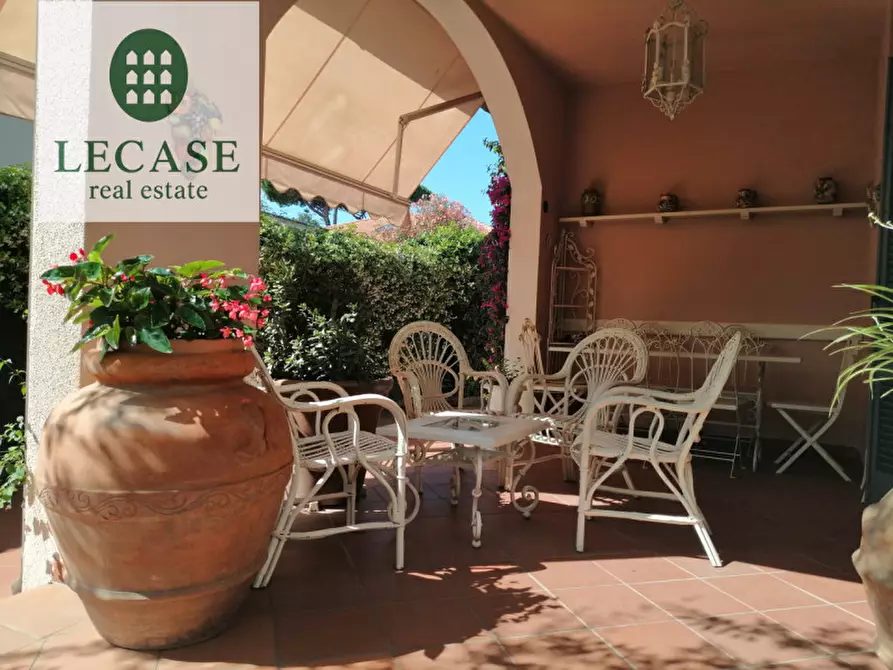 Immagine 2 di Villa in vendita  in via Carducci 17 a Forte Dei Marmi