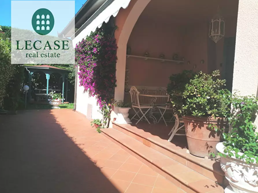 Immagine 9 di Villa in vendita  in via Carducci 17 a Forte Dei Marmi