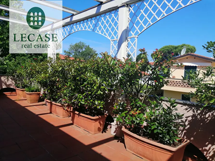 Immagine 13 di Villa in vendita  in via Carducci 17 a Forte Dei Marmi