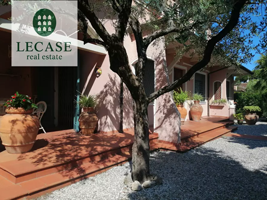 Immagine 14 di Villa in vendita  in via Carducci 17 a Forte Dei Marmi