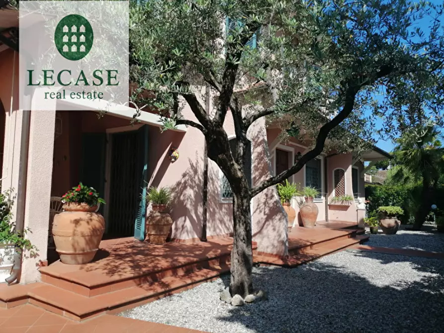 Immagine 25 di Villa in vendita  in via Carducci 17 a Forte Dei Marmi