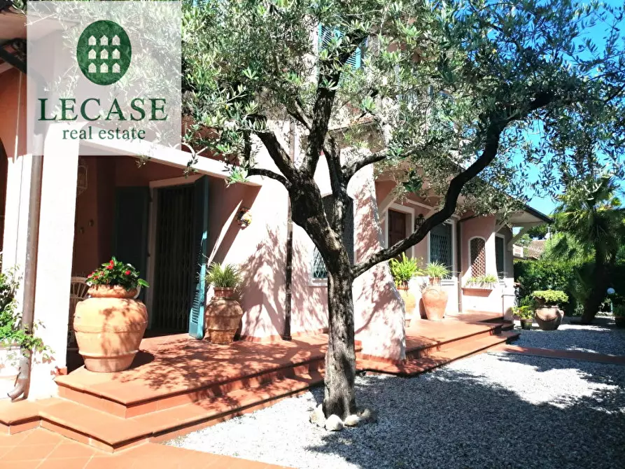 Immagine 26 di Villa in vendita  in via Carducci 17 a Forte Dei Marmi