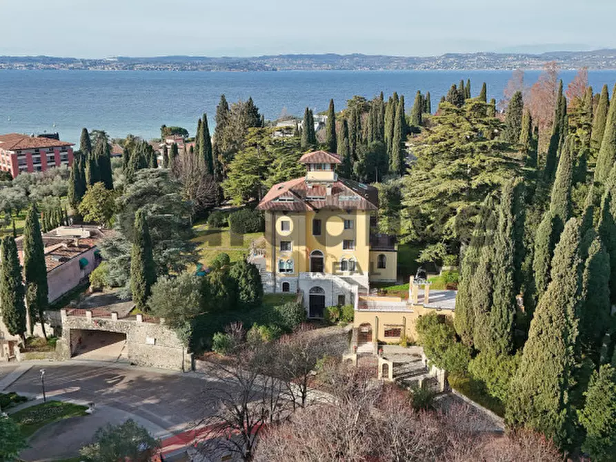 Immagine 3 di Villa in vendita  in Via Caio Valerio Catullo a Sirmione