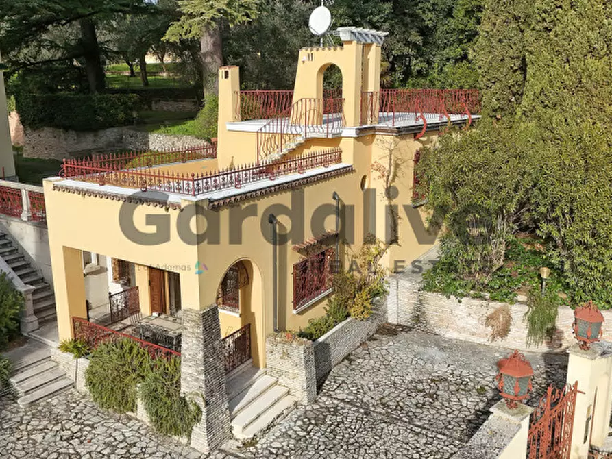 Immagine 5 di Villa in vendita  in Via Caio Valerio Catullo a Sirmione