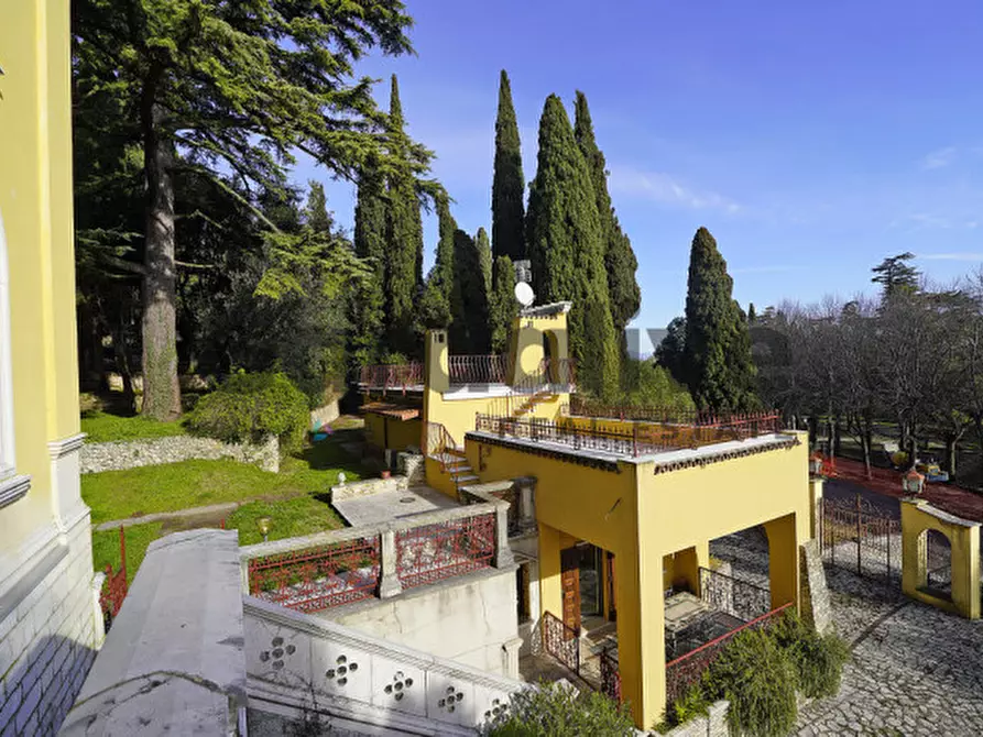 Immagine 7 di Villa in vendita  in Via Caio Valerio Catullo a Sirmione
