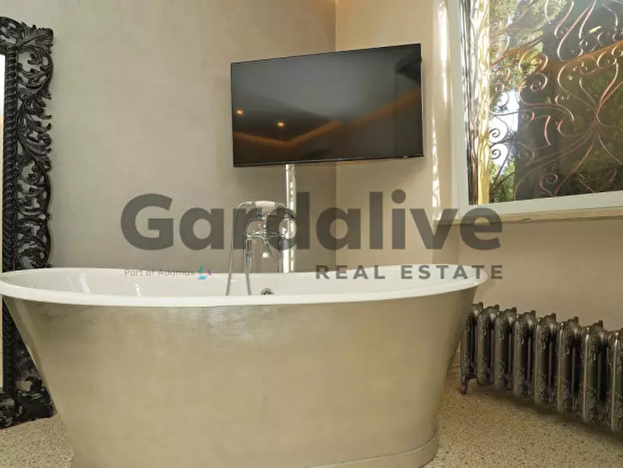 Immagine 17 di Villa in vendita  in Via Caio Valerio Catullo a Sirmione