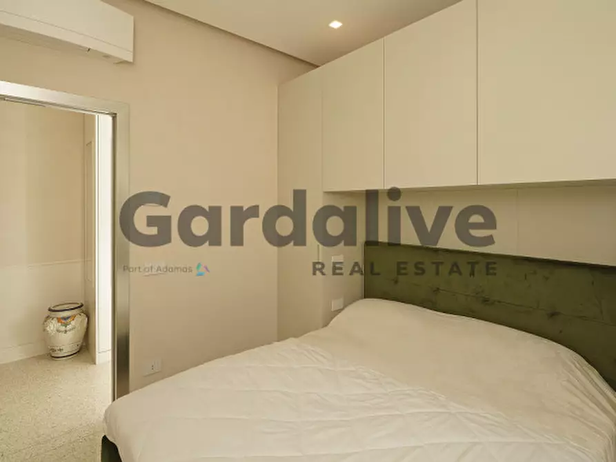 Immagine 19 di Villa in vendita  in Via Caio Valerio Catullo a Sirmione