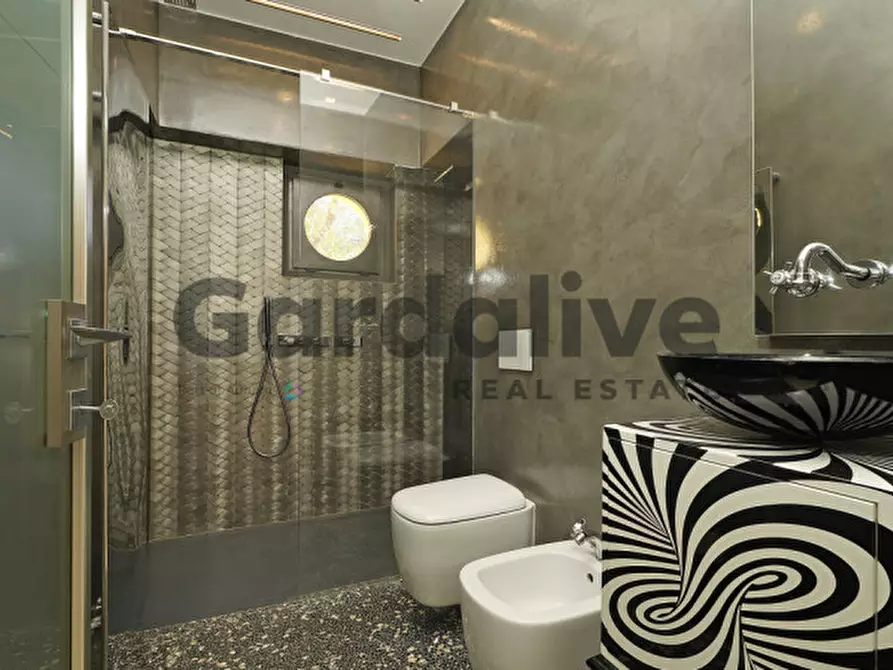 Immagine 21 di Villa in vendita  in Via Caio Valerio Catullo a Sirmione