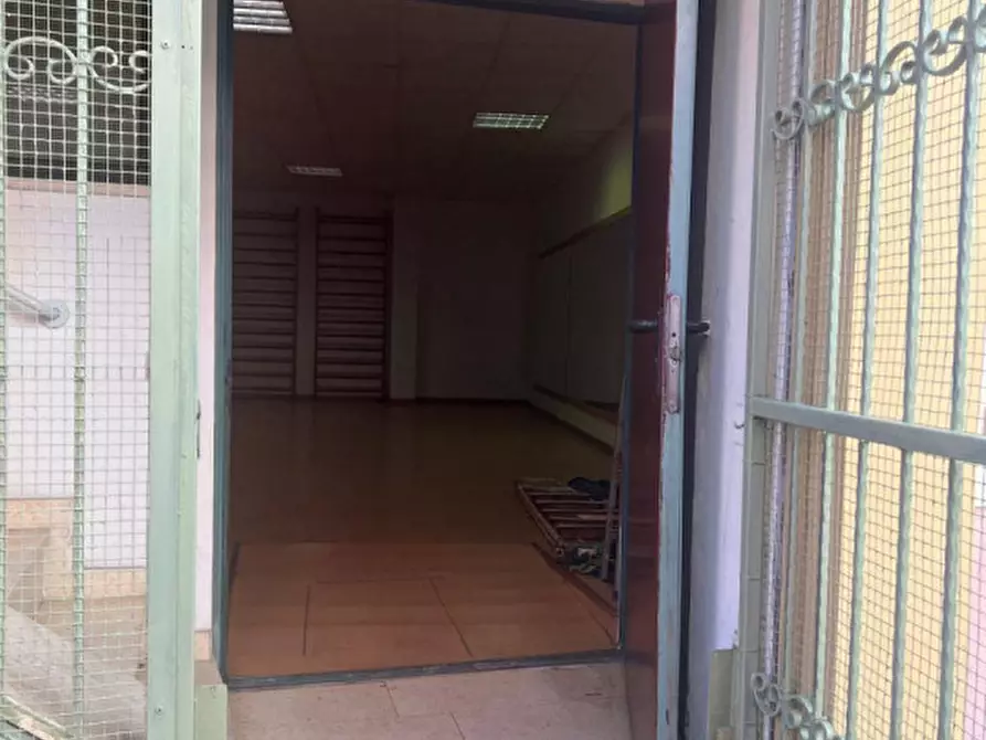 Immagine 4 di Magazzino in affitto  in piazza italia a Cagliari