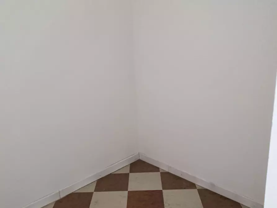 Immagine 7 di Negozio in vendita  in Piazzetta Modin 133 a Padova