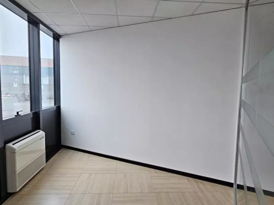 Immagine 4 di Ufficio in affitto  a Padova
