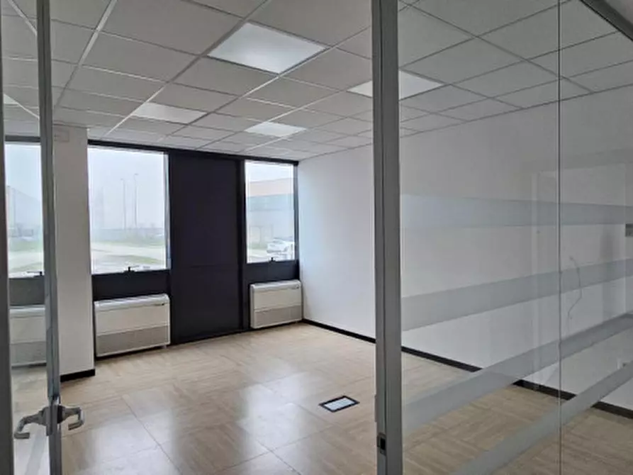 Immagine 5 di Ufficio in affitto  a Padova