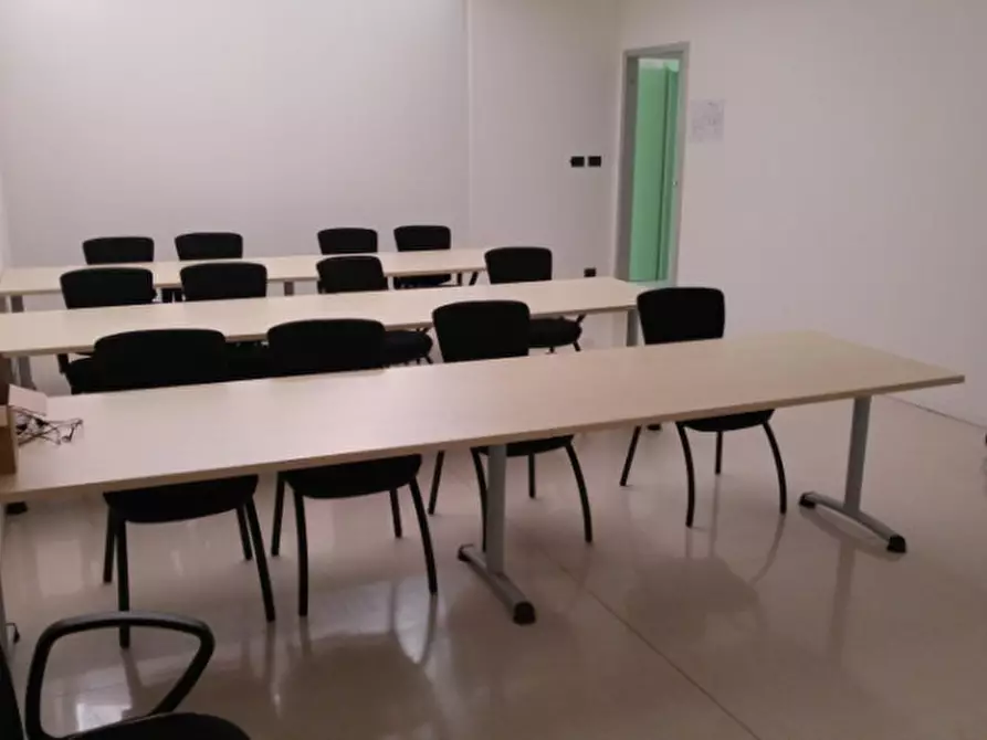 Immagine 1 di Ufficio in vendita  in VIA STAZIONE a Mirano