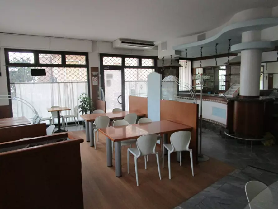 Immagine 3 di Negozio in vendita  in Via Rezzonico 26 b a Padova