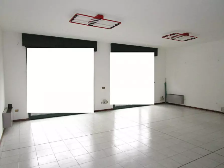 Immagine 3 di Negozio in vendita  in Via Rezzonico 26 b a Padova