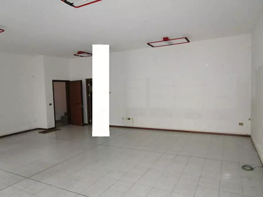 Immagine 4 di Negozio in vendita  in Via Rezzonico 26 b a Padova