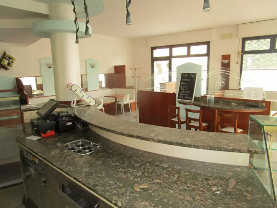 Immagine 5 di Negozio in vendita  in Via Rezzonico 26 b a Padova