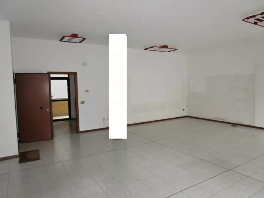 Immagine 5 di Negozio in vendita  in Via Rezzonico 26 b a Padova