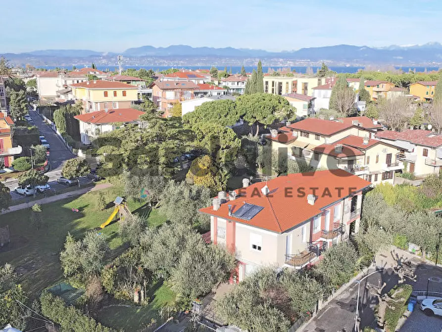 Immagine 3 di Casa bifamiliare in vendita  in Via San Remo 4 a Sirmione