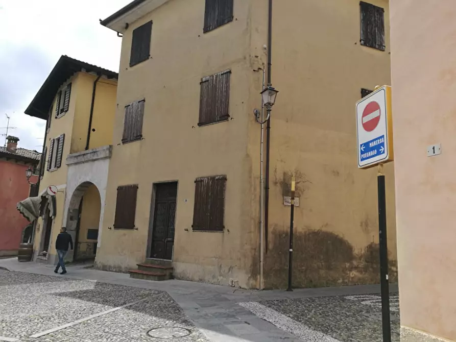 Immagine 1 di Palazzo in vendita  in piazza roma a Polpenazze Del Garda