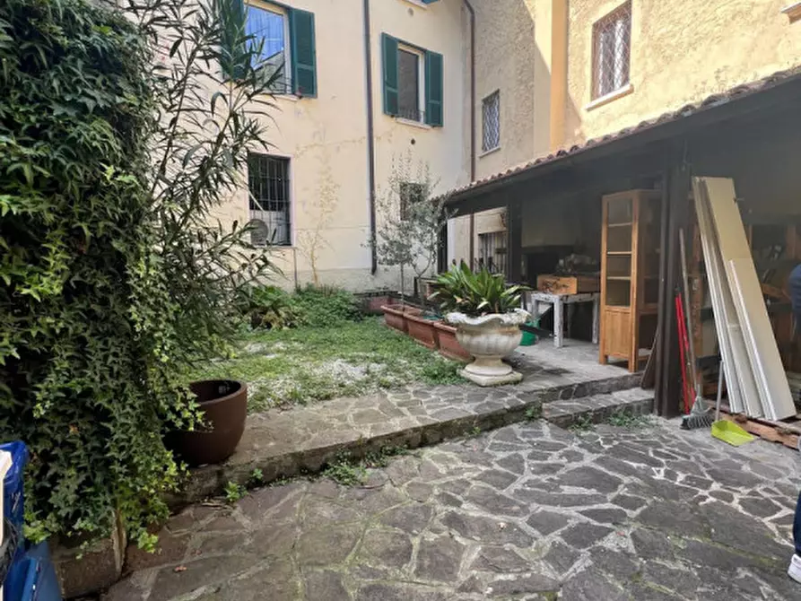 Immagine 20 di Palazzo in vendita  in piazza roma a Polpenazze Del Garda