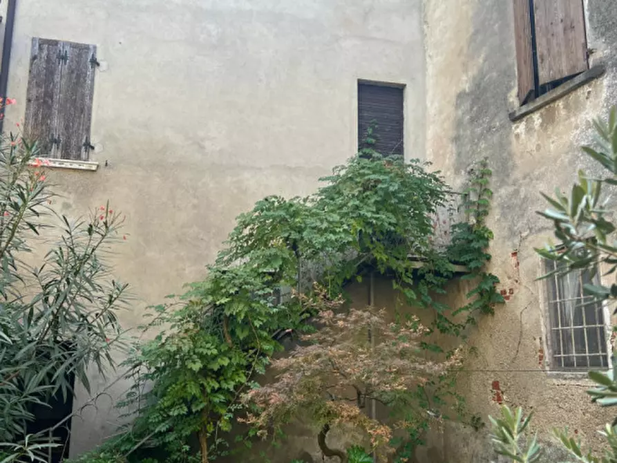 Immagine 21 di Palazzo in vendita  in piazza roma a Polpenazze Del Garda
