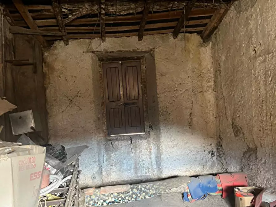 Immagine 23 di Palazzo in vendita  in piazza roma a Polpenazze Del Garda