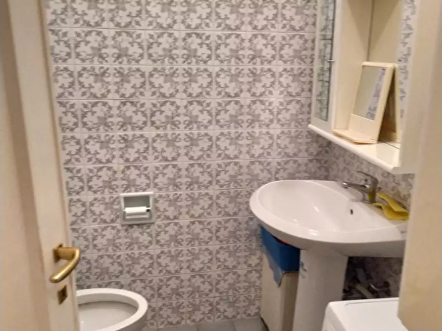 Immagine 28 di Appartamento in affitto  in via federcio delpino a Genova