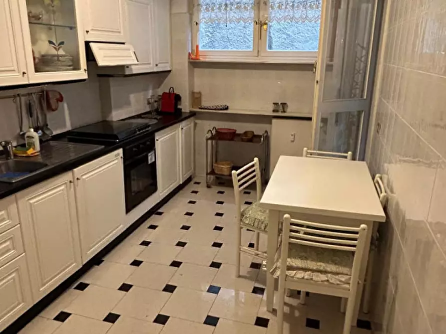 Immagine 35 di Appartamento in affitto  in via federcio delpino a Genova