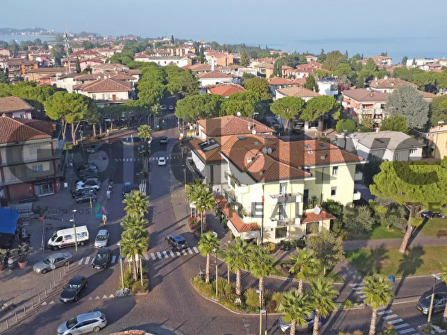 Immagine 1 di Appartamento in vendita  in Piazza Unità d'Italia 2 a Sirmione