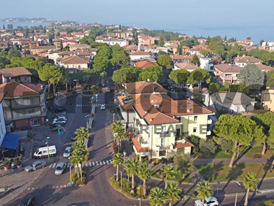 Immagine 2 di Appartamento in vendita  in Piazza Unità d'Italia 2 a Sirmione