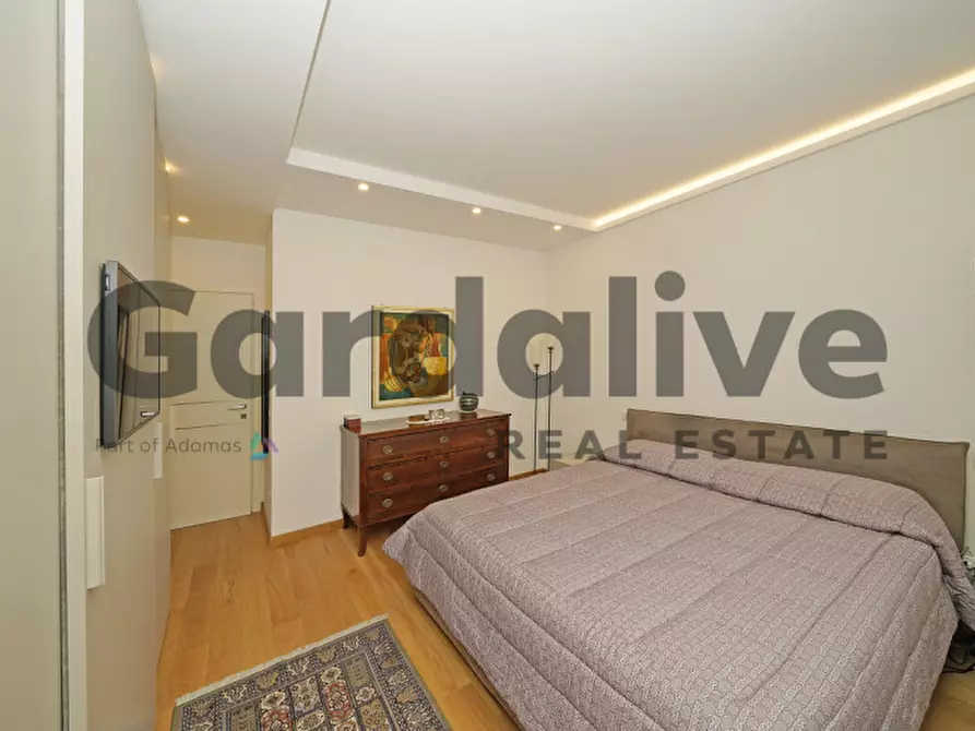 Immagine 16 di Appartamento in vendita  in Piazza Unità d'Italia 2 a Sirmione