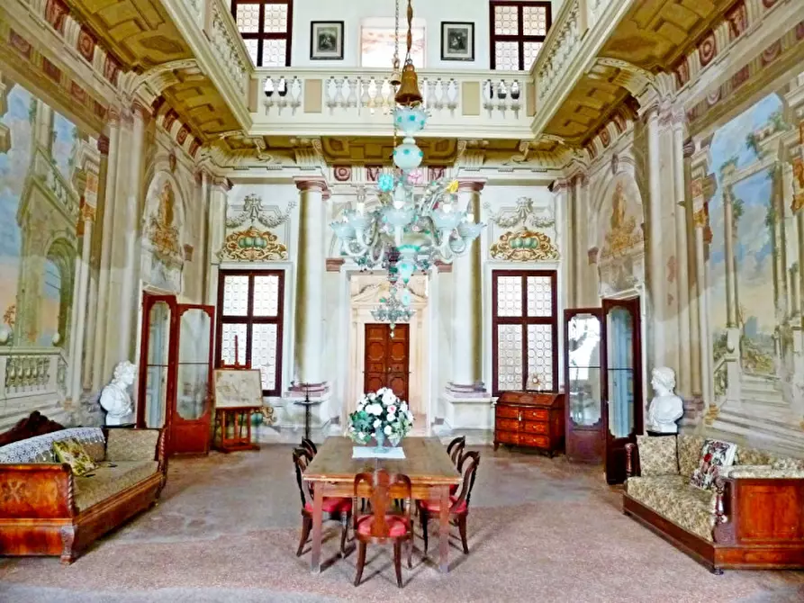 Immagine 1 di Villa in vendita  in Via Ponte a Malo