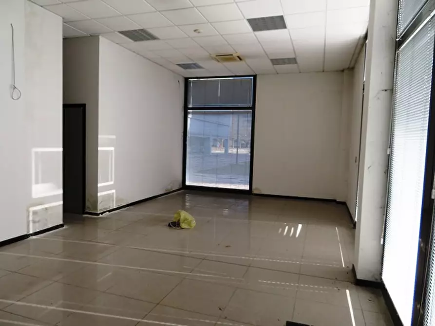 Immagine 4 di Negozio in vendita  in via quasimodo a Castel Maggiore