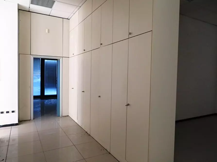 Immagine 6 di Negozio in vendita  in via quasimodo a Castel Maggiore